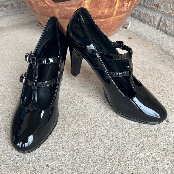 🍒💣 Black patent pinup style Maryjane heels - Picture 1 of 15